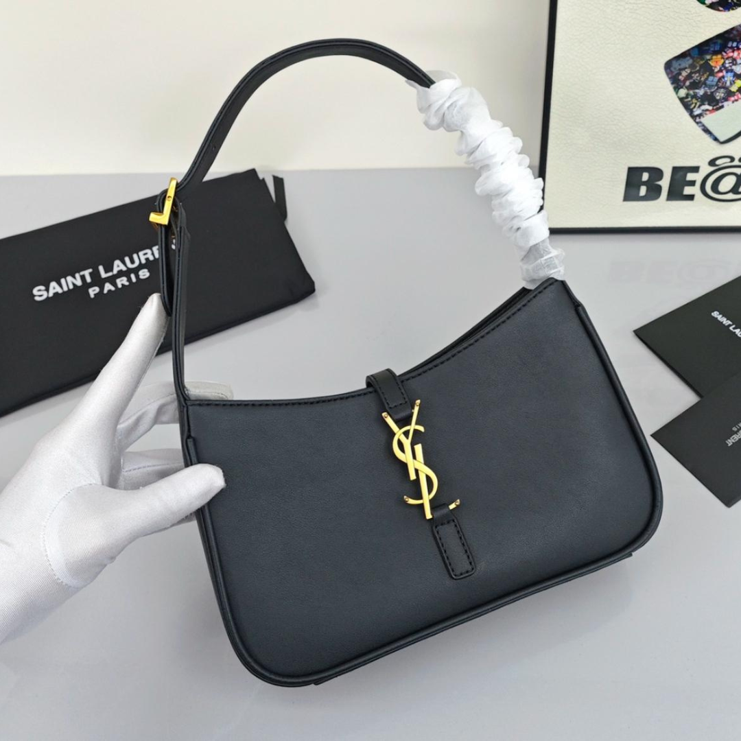 YSL Le 5 à 7 De Piel Lisa